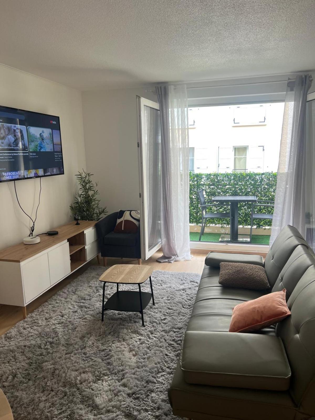Champion Suites Sarcelles Δωμάτιο φωτογραφία
